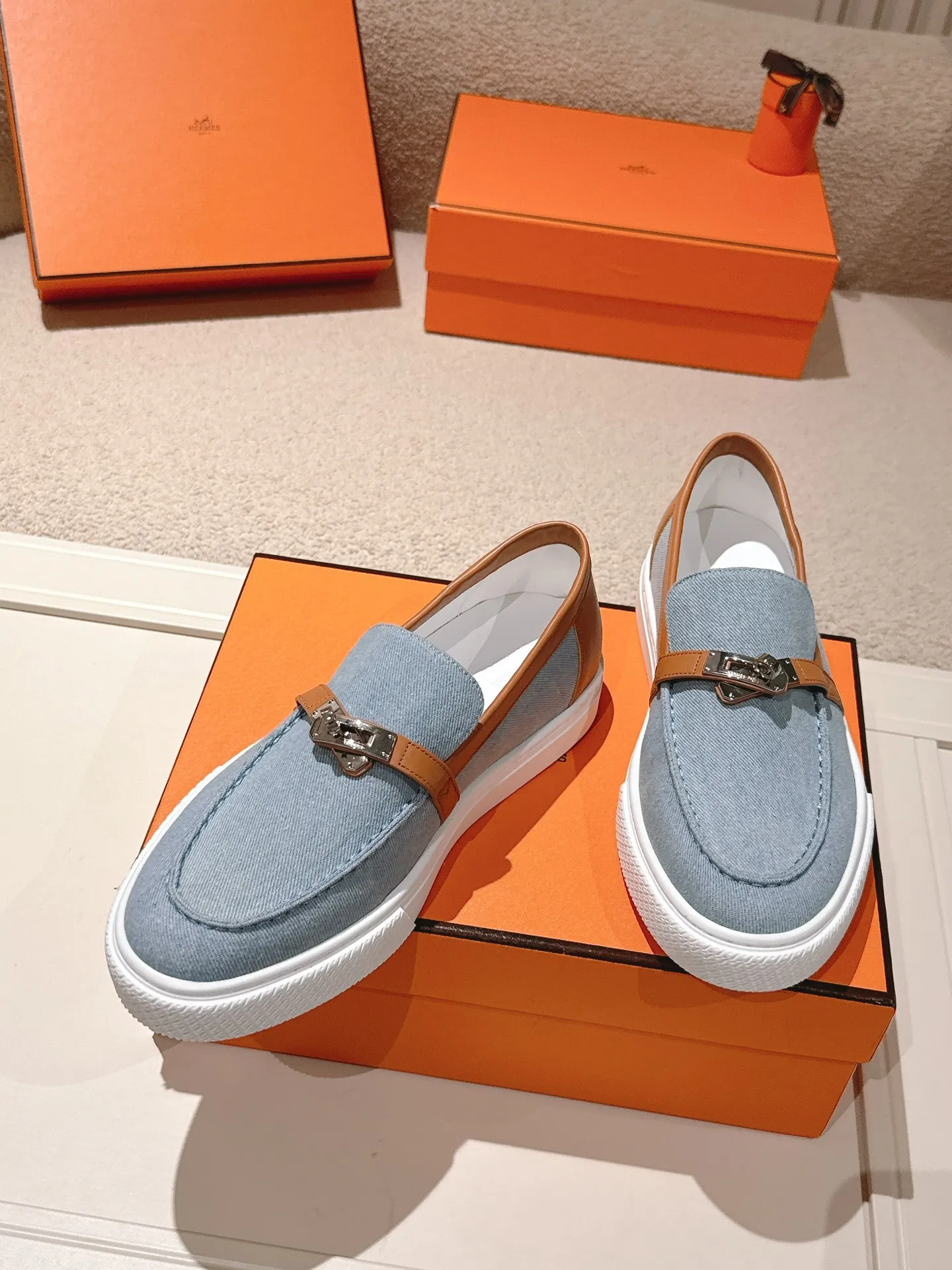 Men's shoes 💰640💰 Hermes# New Kelly buckle thick-soled loafers. Upper: cowhide/suede material. Lining: sheepskin lining. Outsole: exclusive molded outsole. Size: women's size 35-40, men's size 39-45 (female 41/male 46 customized, non-refundable)
